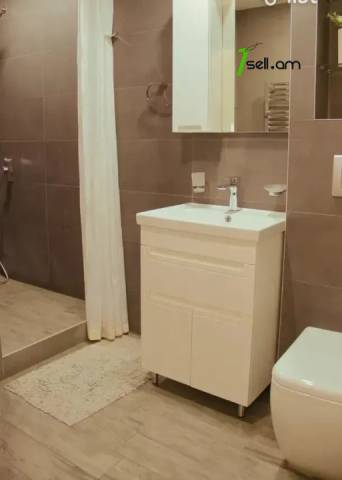 4 սենյականոց բնակարան Դրոյի փողոցում, 91 ք.մ., կապիտալ վերանորոգված, քարե շենք