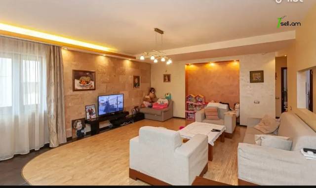 3 սենյականոց բնակարան Սայաթ-Նովայի պողոտայում, 112 քմ, նախավերջին հարկ, եվրովերանորոգված, քարե շենք