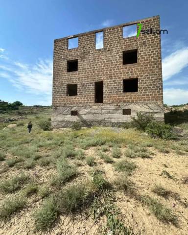 Չորս հարկանի քարե տուն Մայիսյան փողոցում Պռոշյանում, 470 քմ, 3+ սանհանգույց