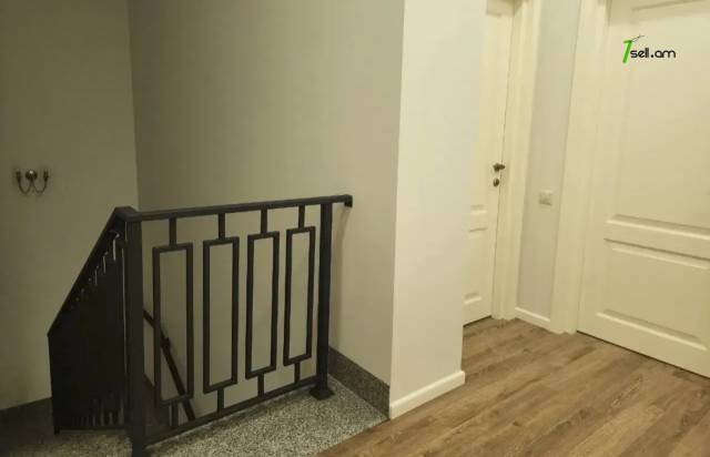 Երկու հարկանի թաունհաուզ Ռուբինյանց փողոցում Քանաքեռ Զեյթունում, 210 քմ, 3+ սանհանգույց