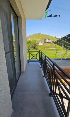 Երեք հարկանի քարե տուն, Avan-Arinj Առինջում, 800 քմ, 3+ սանհանգույց, կապիտալ վերանորոգված