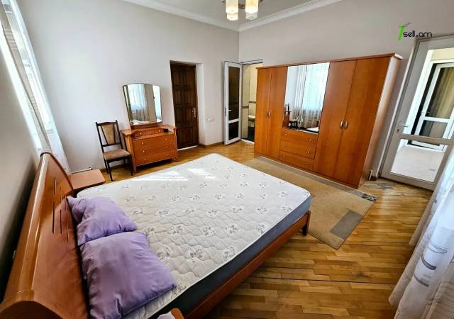 Երկու հարկանի տուն Բագրևանդի 20-րդ փողոցում Նոր Նորքում, 1830 ք.մ., 3+ սանհանգույց