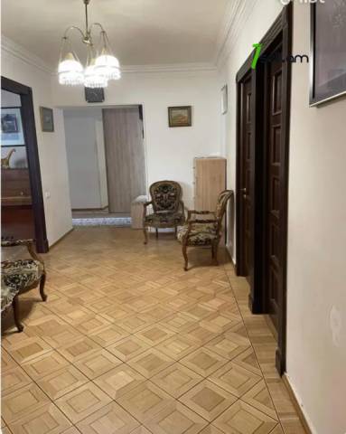 4 սենյականոց բնակարան Դավիթ Անհաղթի փողոցում, 107 քմ, նախավերջին հարկ, կապիտալ վերանորոգված