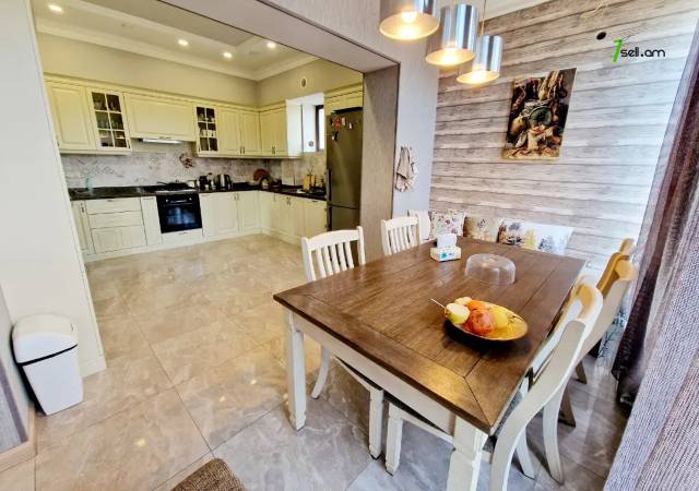 Չորս հարկանի տուն Առինջի 21-րդ փողոցում Առինջում, 950 քմ, 3+ սանհանգույց