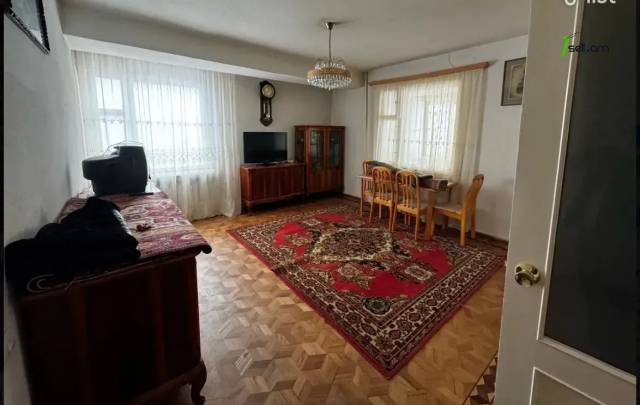 3 սենյականոց բնակարան Րաֆֆու փողոցում, 84 քմ, 13/15 հարկ, մի քանի պատշգամբ, կոսմետիկ վերանորոգում