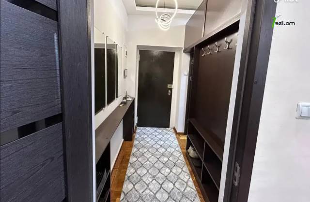 2 սենյականոց բնակարան Նար-Դոսի փողոցում, 38 քմ, նախավերջին հարկ, բարձր առաստաղներ