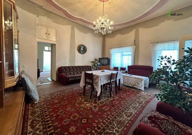 Մեկ հարկանի քարե տուն Սարի Թաղ 1-ին փողոցում կենտրոնում, 205 ք.մ., կոսմետիկ վերանորոգում