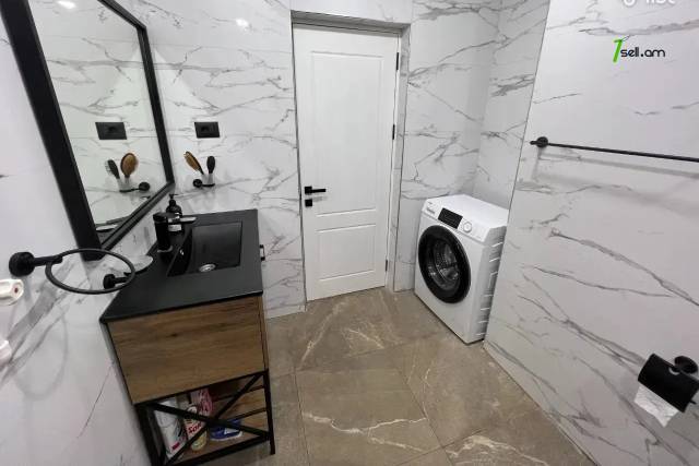 2 սենյականոց բնակարան նորակառույց շենքում Արամ Խաչատրյան փողոցում, 74 ք.մ., 3/16 հարկ