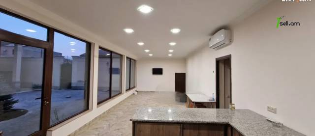 Մեկ հարկանի քարե տուն, Գ-1 թաղամաս Աջափնյակում, 500 ք.մ., 3+ սանհանգույց