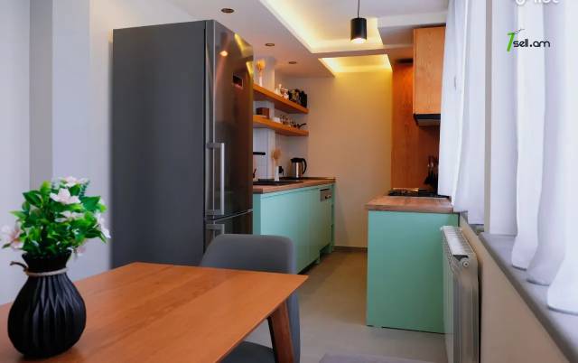 3 սենյականոց բնակարան Դավիթ Անհաղթի փողոցում, 76 ք.մ., 2/4 հարկ, դիզայներական ոճով վերանորոգված