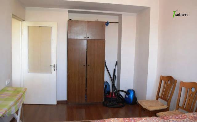 3 սենյականոց բնակարան Միխայիլ Սալտիկով-Շեդրինի փողոցում, 73 ք.մ., եվրովերանորոգված, քարե շենք