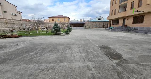 Երկու հարկանի քարե տուն Դավիթ Բեկի փողոցում Էրեբունիում, 1600 ք.մ., 3+ սանհանգույց