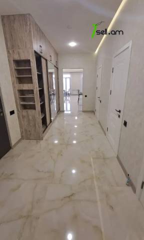 3 սենյականոց բնակարան նորակառույց շենքում Դերենիկ Դեմիրճյանի փողոցում, 135 ք.մ., նախավերջին հարկ