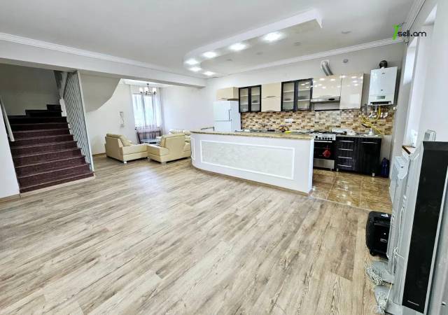 Երկու հարկանի քարե տուն Ջրվեժում, 1400 ք.մ., 3+ սանհանգույց, կապիտալ վերանորոգված