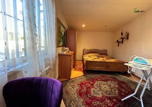 4 սենյականոց բնակարան Մեսրոպ Մաշտոցի պողոտայում, 135 ք.մ., 2 սանհանգույց, կապիտալ վերանորոգված