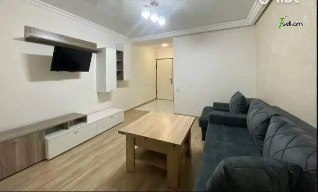 2 սենյականոց բնակարան Ազատության պողոտայում, 50 ք.մ., 2/5 հարկ, եվրովերանորոգված, քարե շենք