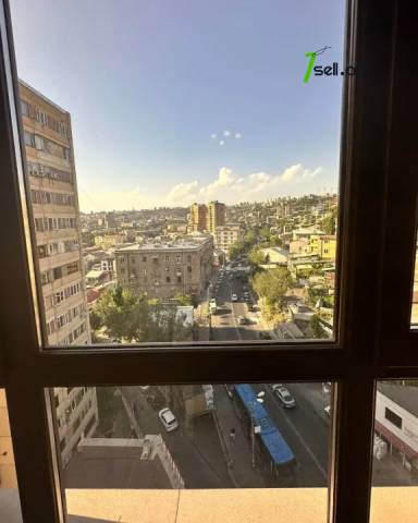 3 սենյականոց բնակարան նորակառույց շենքում Չարենցի փողոցում, 90 ք.մ., 2 սանհանգույց, բարձր առաստաղներ