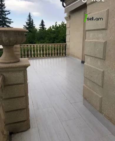 Երեք հարկանի քարե տուն Բագրևանդի փողոցում Նոր Նորքում, 450 ք.մ., 3+ սանհանգույց