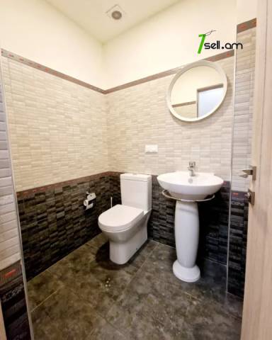 Երեք հարկանի քարե թաունհաուզ, Վահագնի Թաղամաս Աջափնյակում, 400 ք.մ., 3+ սանհանգույց