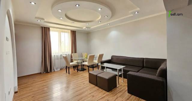 4 սենյականոց բնակարան Նիկողայոս Ադոնցի փողոցում, 100 քմ, եվրովերանորոգված, քարե շենք