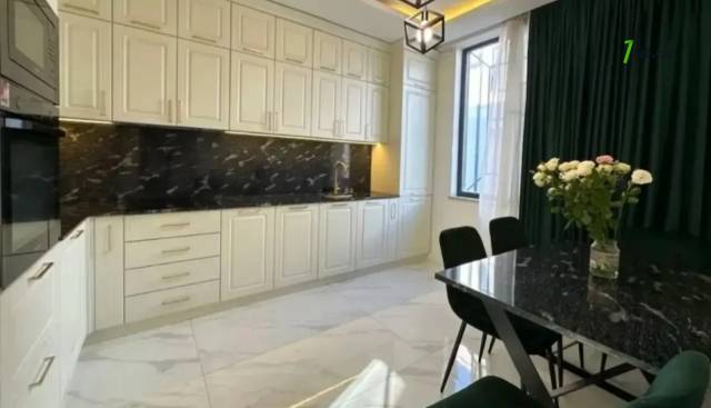 Երեք հարկանի քարե թաունհաուզ Սամվել Գևորգյան փողոցում Դավթաշենում, 178 քմ, 3+ սանհանգույց