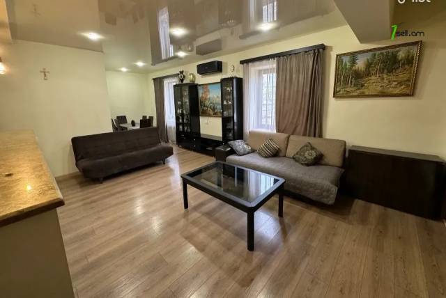 3 սենյականոց բնակարան Ռուբինյանց փողոցում, 78 քմ, 2/5 հարկ, կապիտալ վերանորոգված, քարե շենք