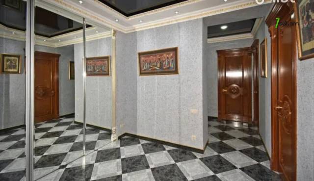 3 սենյականոց բնակարան նորակառույց շենքում Վիկտոր Համբարձումյան փողոցում, 120 ք.մ., 2 սանհանգույց