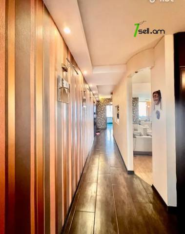 3 սենյականոց բնակարան Սայաթ-Նովայի պողոտայում, 112 քմ, նախավերջին հարկ, եվրովերանորոգված, քարե շենք