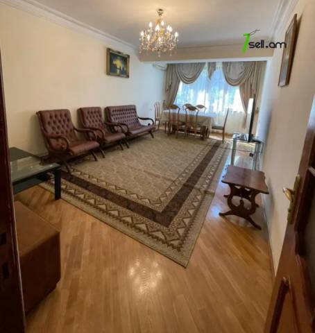 3 սենյականոց բնակարան Վահրամ Փափազյան փողոցում, 88 ք.մ., կապիտալ վերանորոգված, քարե շենք