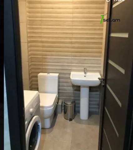 4 սենյականոց բնակարան Պարոնյան փողոցում, 105 քմ, 3/5 հարկ, 2 սանհանգույց, բարձր առաստաղներ