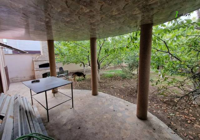 Երեք հարկանի քարե տուն Կարապետյան փողոցում Աջափնյակում, 470 ք.մ., 3+ սանհանգույց