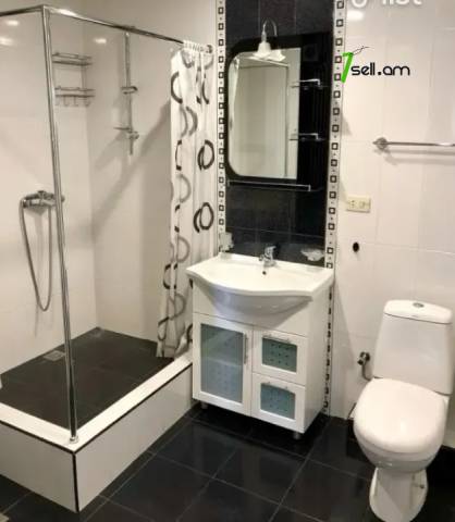 3 սենյականոց բնակարան Սարյան փողոցում, 70 քմ, 6/9 հարկ, կապիտալ վերանորոգված, քարե շենք