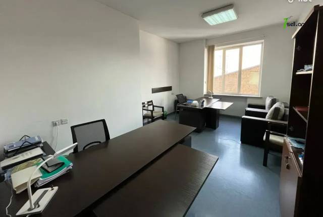 Գրասենյակային տարածք Պարոնյան փողոցում կենտրոնում, 95 ք.մ.