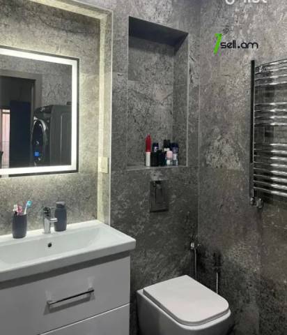 3 սենյականոց բնակարան նորակառույց շենքում Կարապետ Ուլնեցու փողոցում, 105 ք.մ., 9/16 հարկ