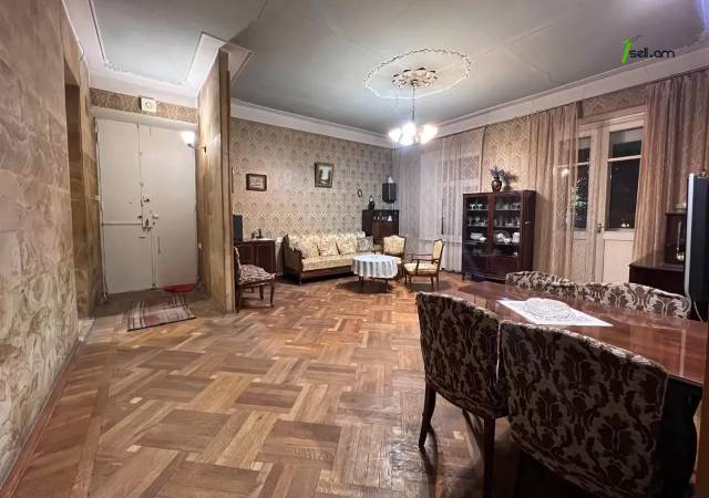 4 սենյականոց բնակարան Արամի փողոցում, 116 ք.մ., 2 սանհանգույց, մի քանի պատշգամբ, 2/5 հարկ, քարե շենք