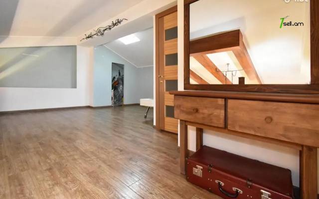 4 սենյականոց բնակարան նորակառույց շենքում Ծարավ Աղբյուրի փողոցում, 105 քմ, 2 սանհանգույց