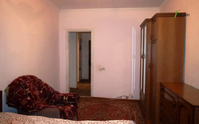 3 սենյականոց բնակարան Եղիշե Չարենցի փողոցում, 84 քմ, 1/4 հարկ, եվրովերանորոգված