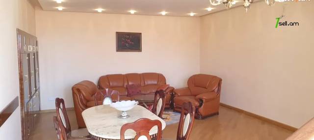 Երկու հարկանի քարե տուն Բագրևանդի փողոցում Նոր Նորքում, 250 ք.մ., 2 սանհանգույց, եվրովերանորոգված