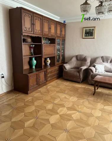 4 սենյականոց բնակարան Դավիթ Անհաղթի փողոցում, 107 քմ, նախավերջին հարկ, կապիտալ վերանորոգված