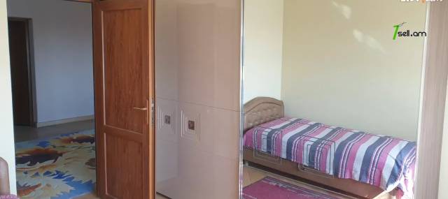 Երկու հարկանի քարե տուն Բագրևանդի փողոցում Նոր Նորքում, 250 ք.մ., 2 սանհանգույց, եվրովերանորոգված