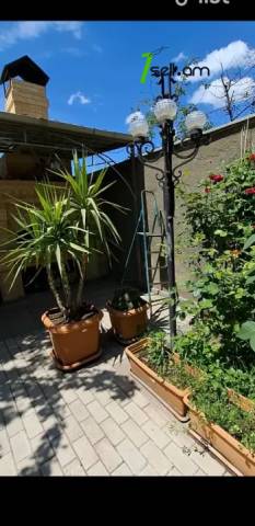 Երկու հարկանի քարե տուն Լուսինե Զաքարյան փողոցում Նորք Մարաշում, 343 քմ, 2 սանհանգույց