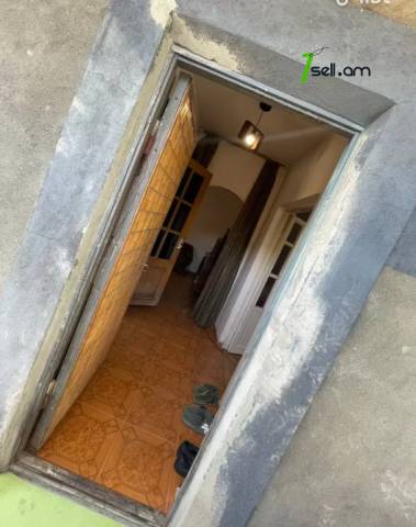 Մեկ հարկանի քարե տուն Հրաչյա Ներսիսյան փողոցում Քանաքեռ Զեյթունում, 90 քմ