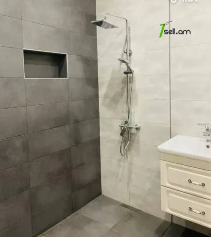 2 սենյականոց բնակարան նորակառույց շենքում Արամ Խաչատրյան փողոցում, 61 քմ, 5/15 հարկ