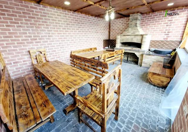 Մեկ հարկանի քարե տուն Ազատամարտիկների փողոցում Էրեբունիում, 380 ք.մ., կապիտալ վերանորոգված