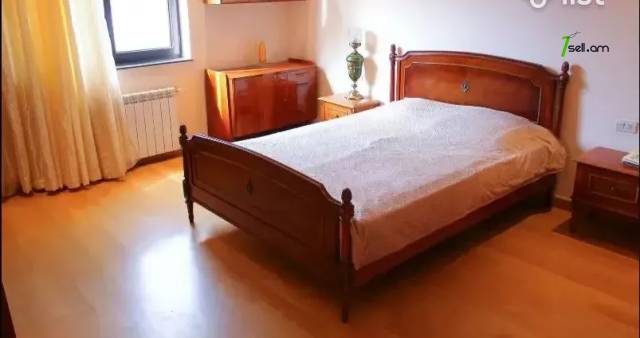 4 սենյականոց բնակարան Պուշկինի փողոցում, 160 ք.մ., 2 սանհանգույց, կապիտալ վերանորոգված, քարե շենք