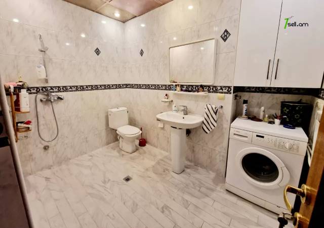 3 սենյականոց բնակարան Մեսրոպ Մաշտոցի պողոտայում, 92 ք.մ., բարձր առաստաղներ, եվրովերանորոգված