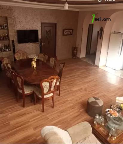 Երեք հարկանի քարե տուն Արաբկիրում, 300 ք.մ., 3+ սանհանգույց, մասնակի վերանորոգում