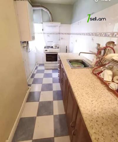 3 սենյականոց բնակարան Կարապետ Ուլնեցու փողոցում, 80 ք.մ., 4/6 հարկ, եվրովերանորոգված, քարե շենք