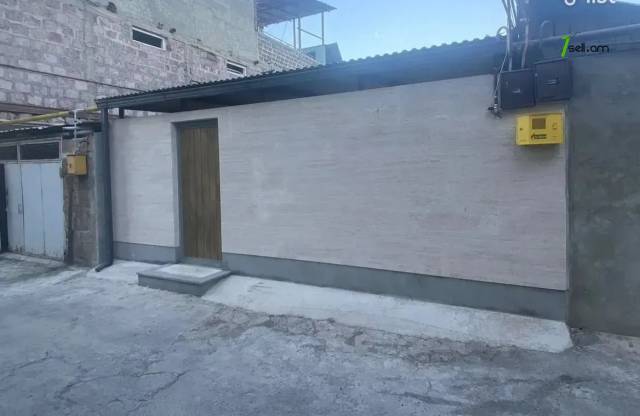 Մեկ հարկանի քարե տուն Վարդան Աճեմյանի փողոցում Էրեբունիում, 235 քմ