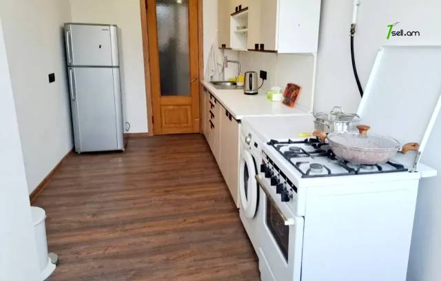 3 սենյականոց բնակարան Ամիրյան փողոցում, 85 քմ, 12/16 հարկ, մի քանի պատշգամբ, կապիտալ վերանորոգված